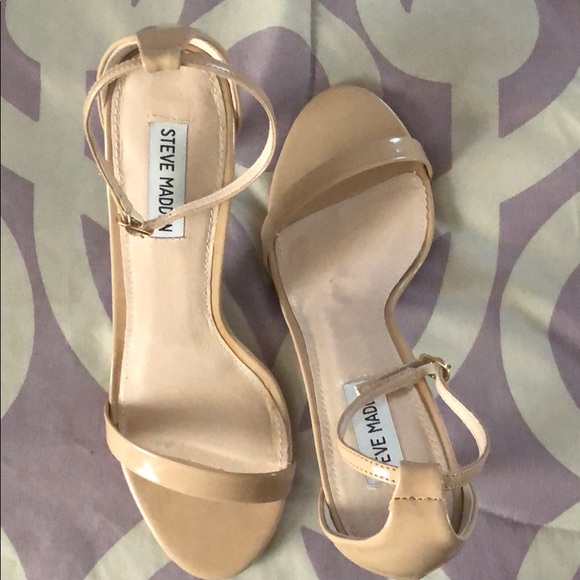 Sandals - Picture 1 of 3